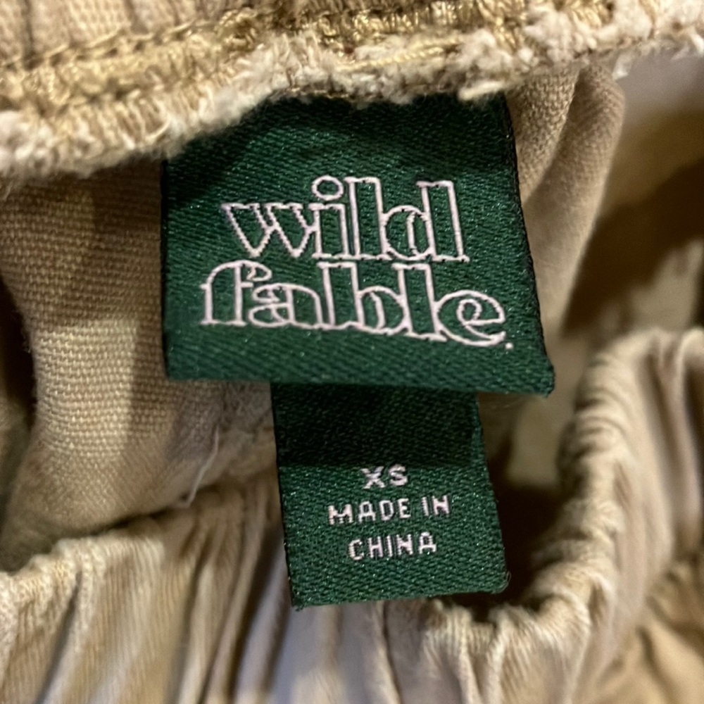 Size XS Wild Fable tan cargo pants
